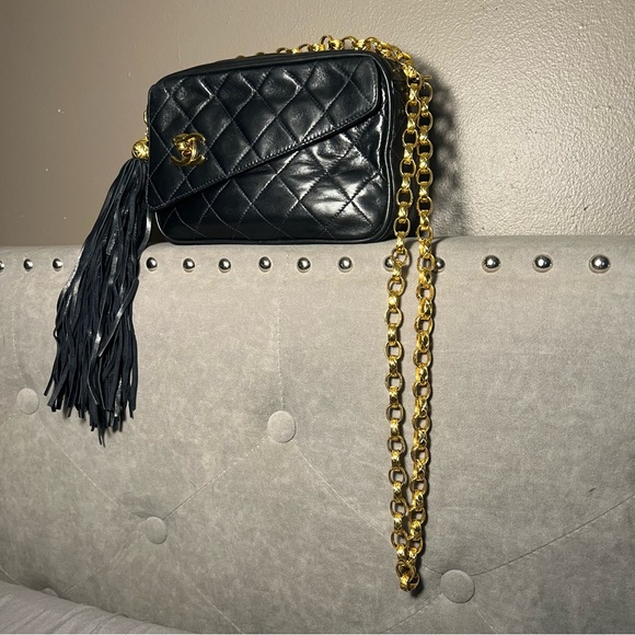 CHANEL CC Lambskin Leather Camera Crossbody 1992 Bag (Authentic Pre-Owned) Navy - Picture 4 of 16